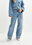 Blue balloon-fit jeans with folded cuffs and detachable chain